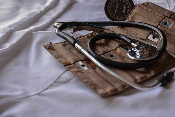 Quels sont les dispositifs médicaux indispensables pour les personnes âgées ?